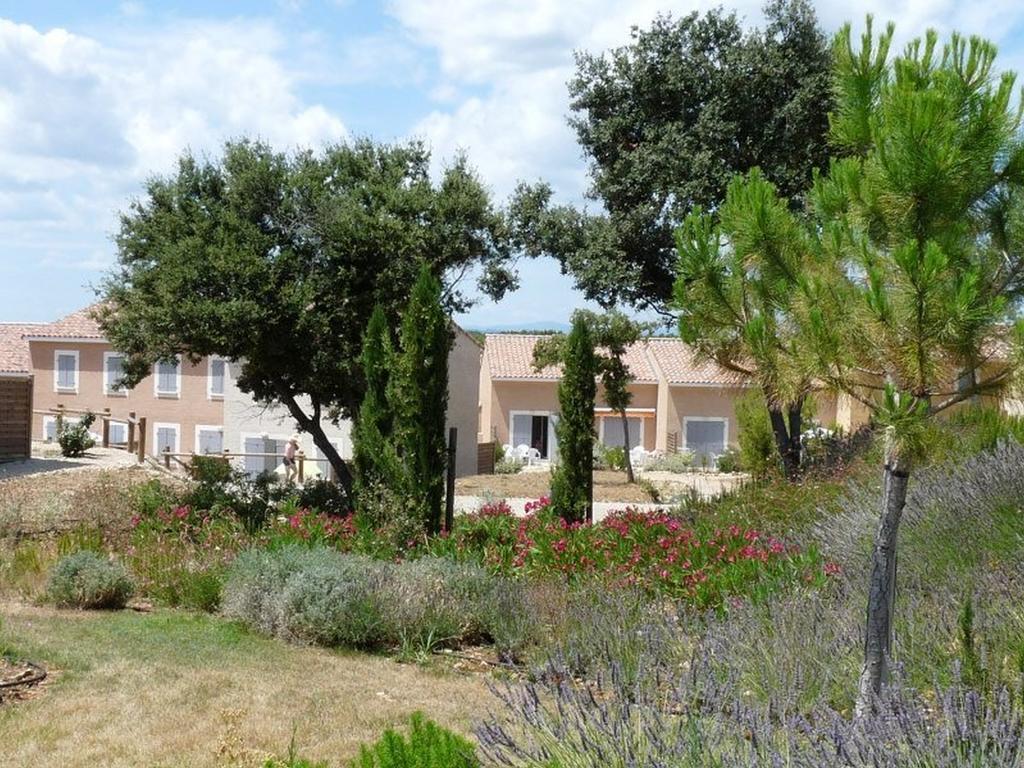 Residence Odalys Le Mas Des Vignes Calvisson Exterior photo