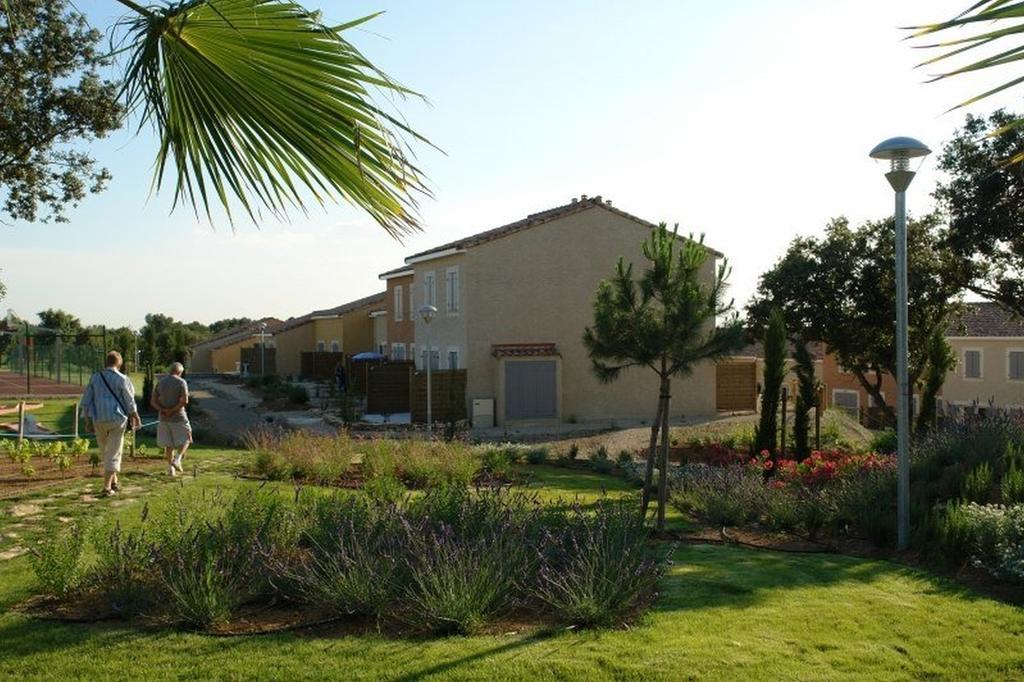 Residence Odalys Le Mas Des Vignes Calvisson Exterior photo