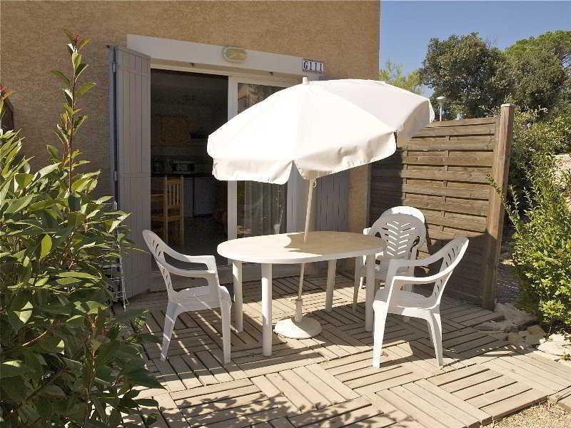 Residence Odalys Le Mas Des Vignes Calvisson Exterior photo